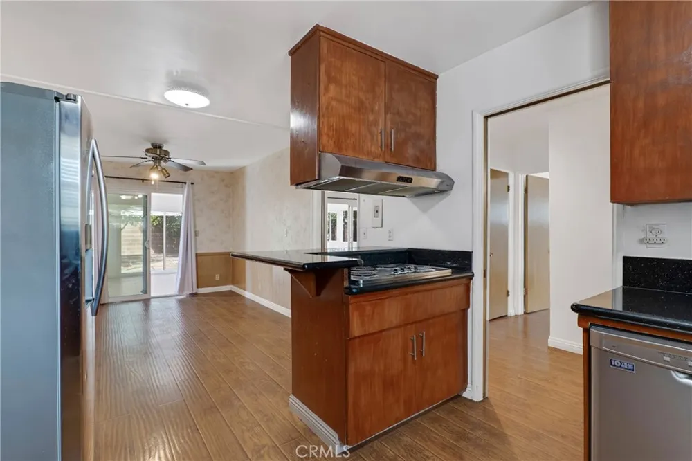 7847 Kelvin Winnetka, CA 91306