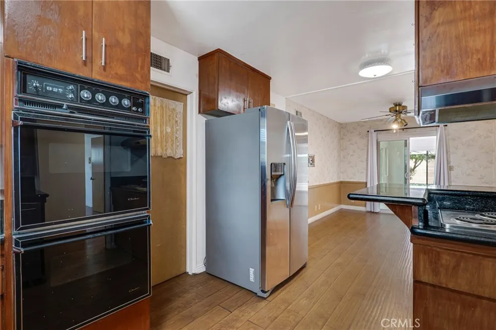 7847 Kelvin Winnetka, CA 91306