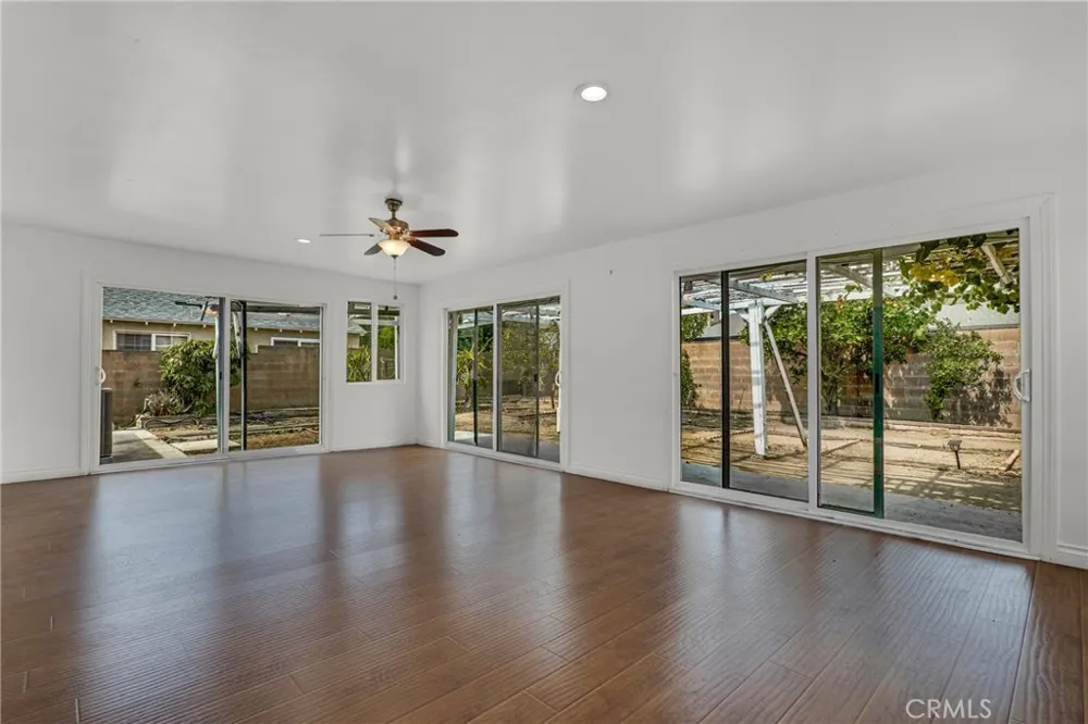 7847 Kelvin Winnetka, CA 91306