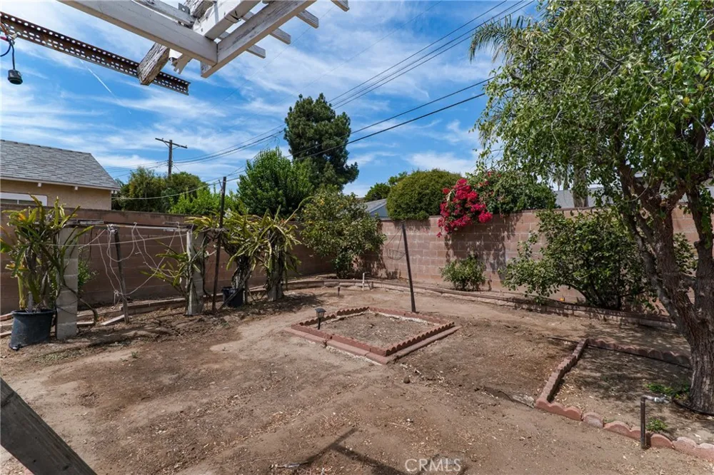 7847 Kelvin Winnetka, CA 91306