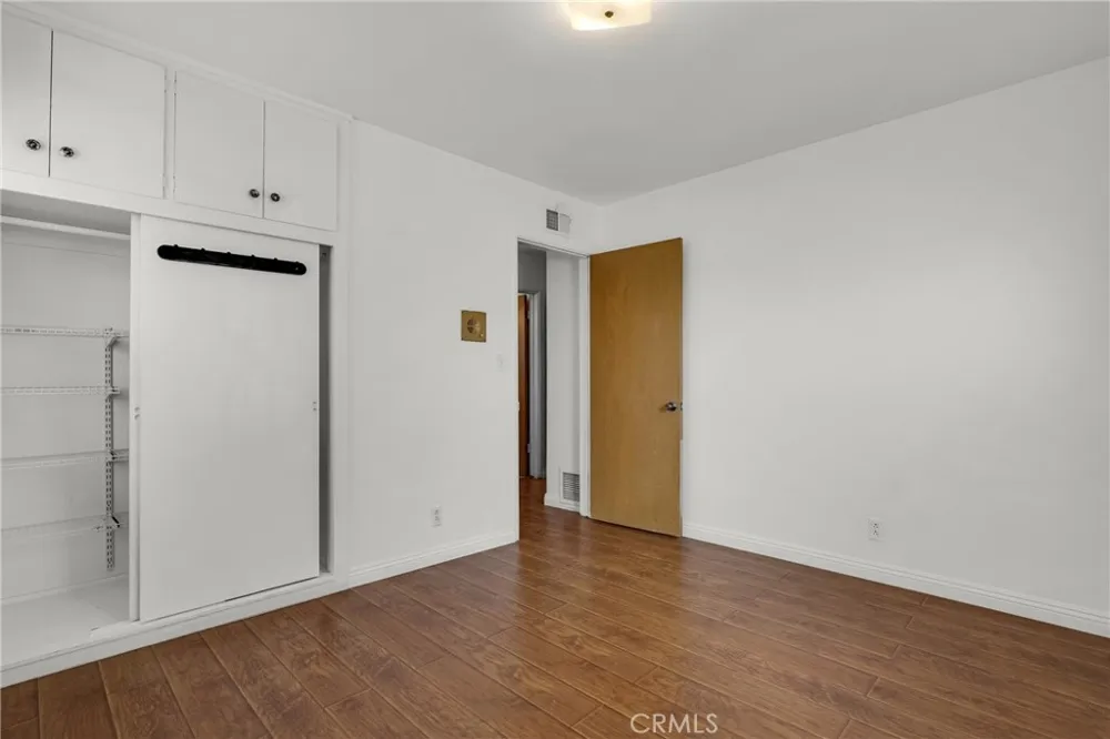7847 Kelvin Winnetka, CA 91306