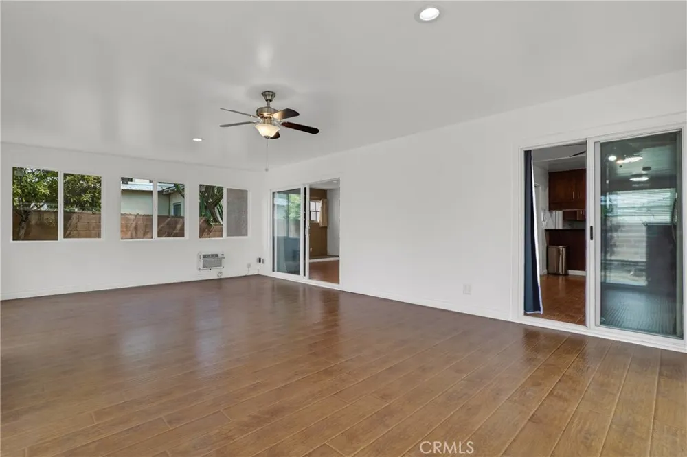 7847 Kelvin Winnetka, CA 91306