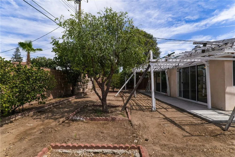 7847 Kelvin Winnetka, CA 91306