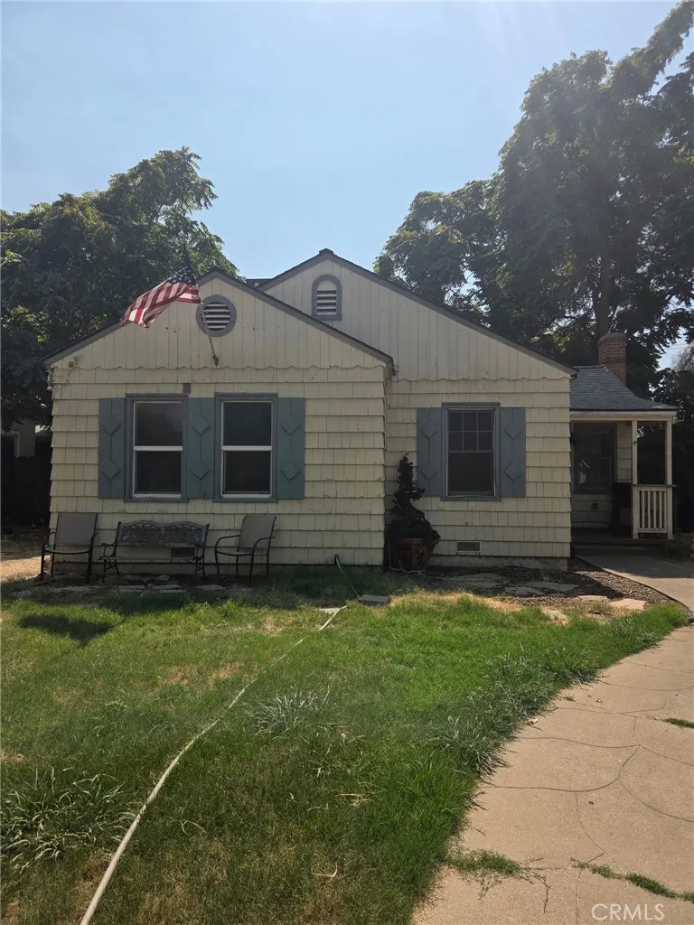 52 W 25th Merced, CA 95340