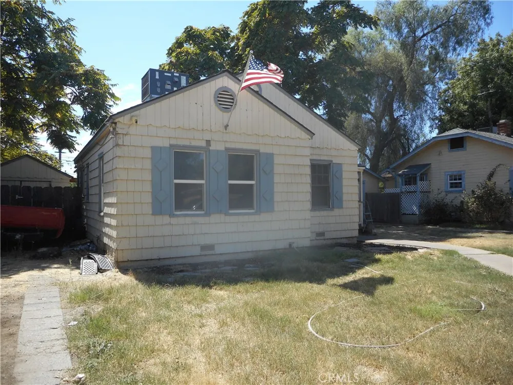 52 W 25th Merced, CA 95340