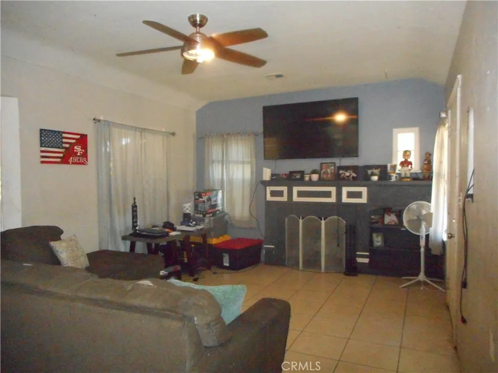 52 W 25th Merced, CA 95340