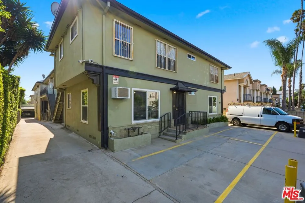 1818 Kingsley Drive #17 Los Angeles, CA 90027
