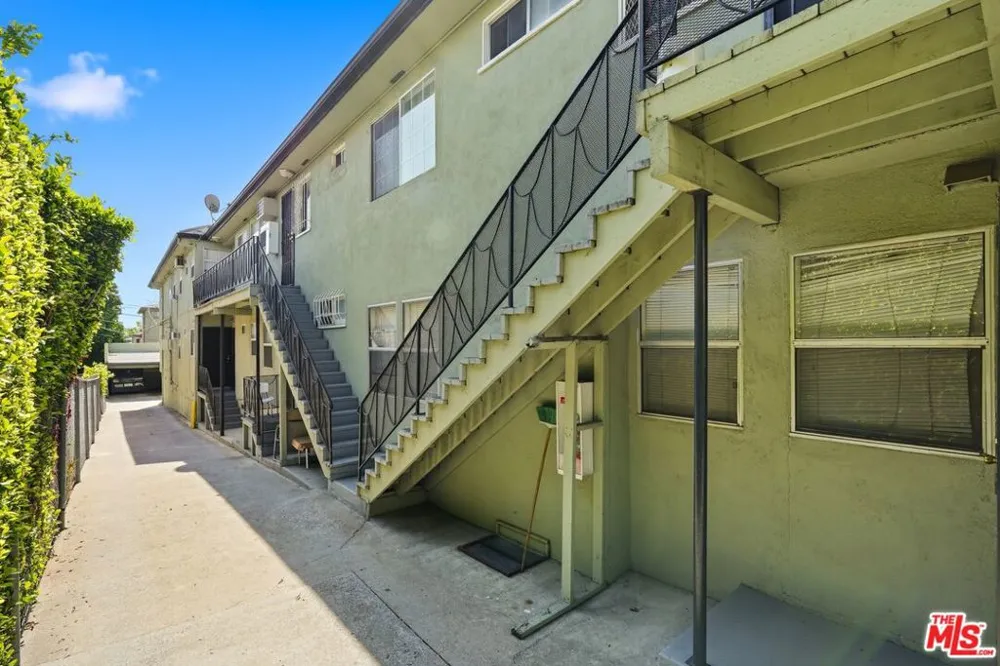1818 Kingsley Drive #17 Los Angeles, CA 90027