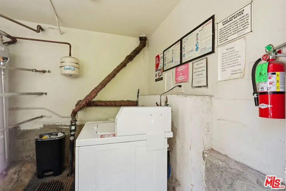 1818 Kingsley Drive #17 Los Angeles, CA 90027