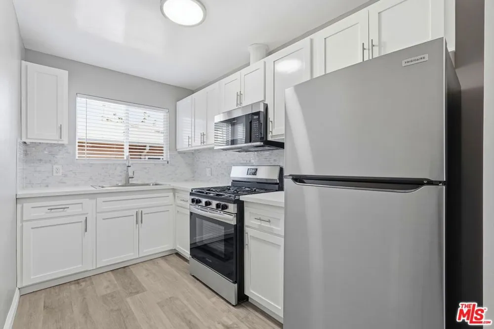 1818 Kingsley Drive #17 Los Angeles, CA 90027