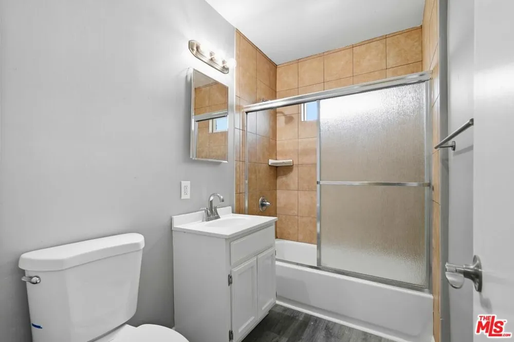 1818 Kingsley Drive #17 Los Angeles, CA 90027