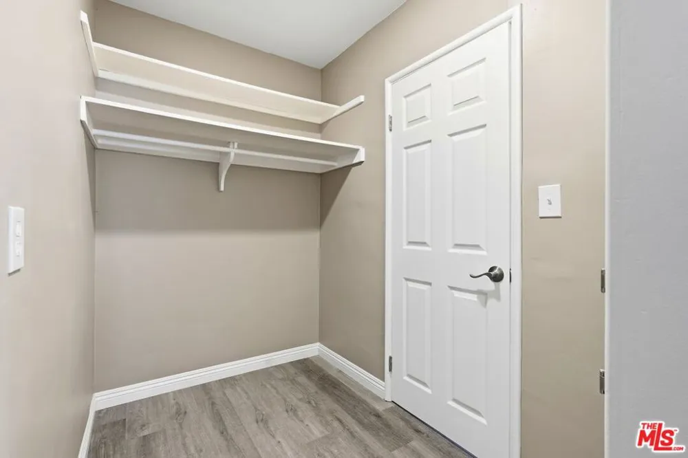 1818 Kingsley Drive #17 Los Angeles, CA 90027