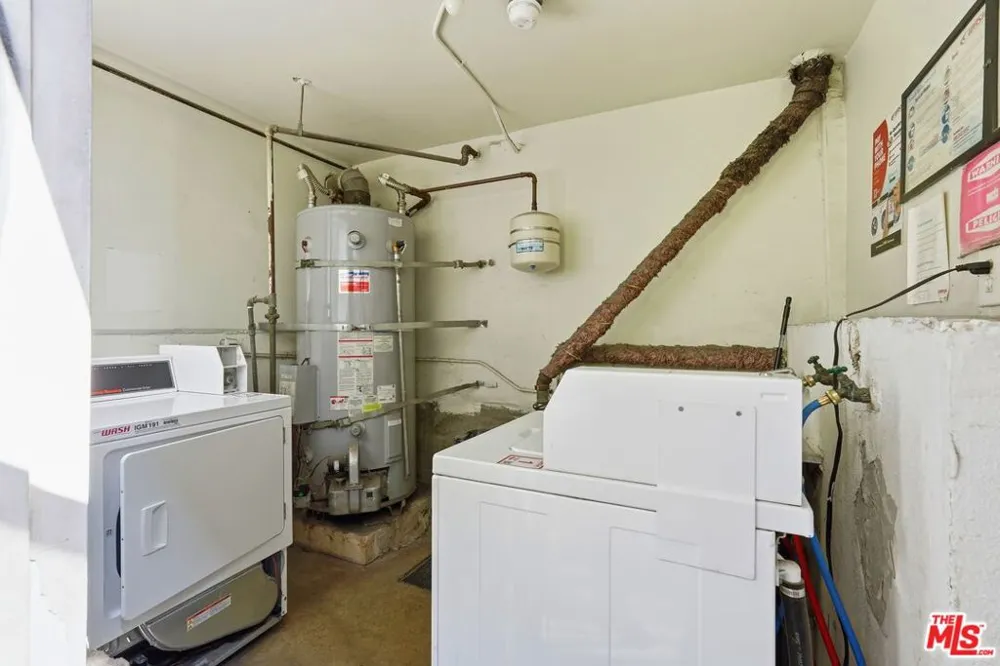 1818 Kingsley Drive #17 Los Angeles, CA 90027