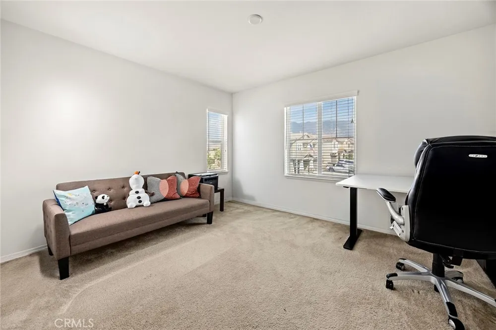15237 Brookstone Fontana, CA 92336