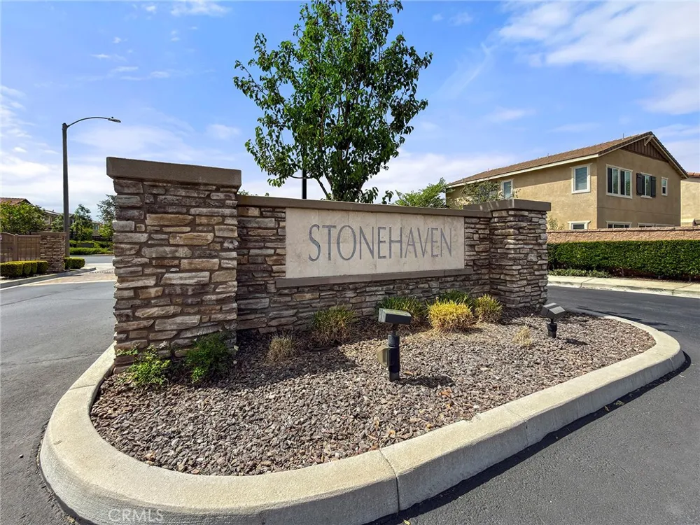 15237 Brookstone Fontana, CA 92336