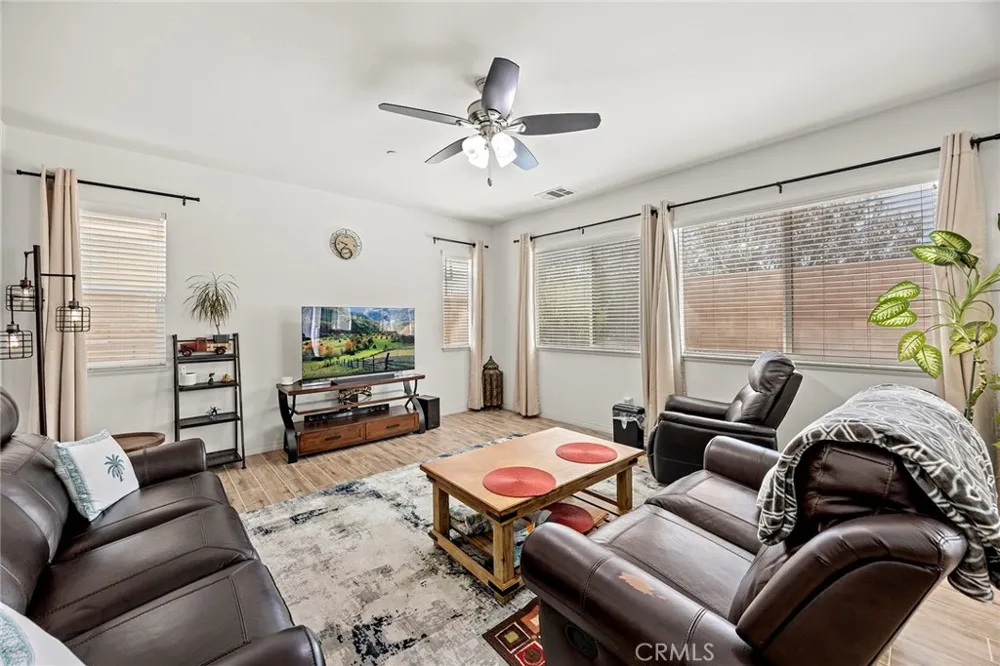 15237 Brookstone Fontana, CA 92336