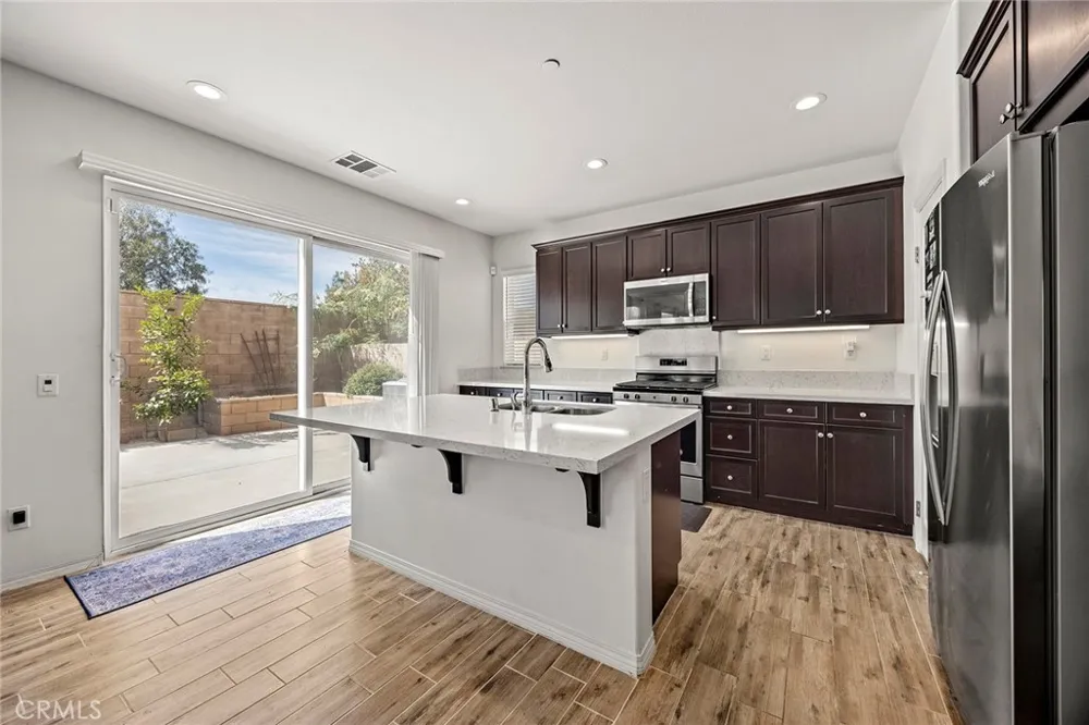 15237 Brookstone Fontana, CA 92336