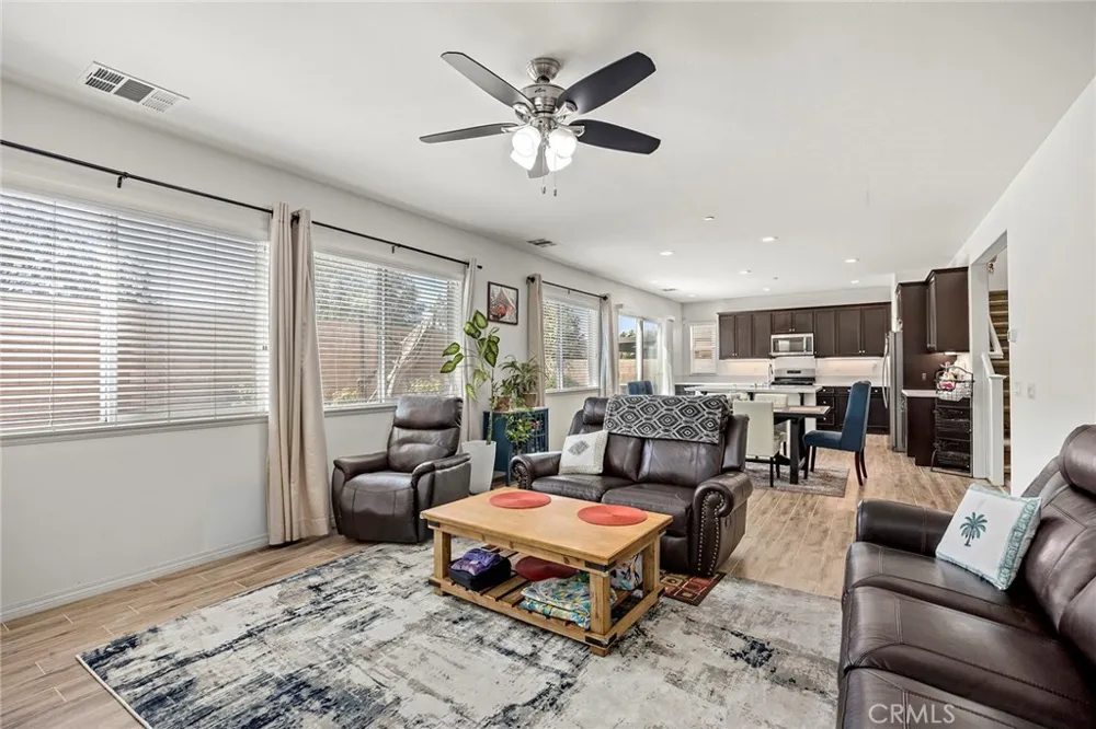 15237 Brookstone Fontana, CA 92336