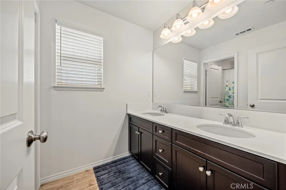 15237 Brookstone Fontana, CA 92336