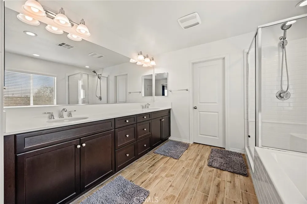 15237 Brookstone Fontana, CA 92336