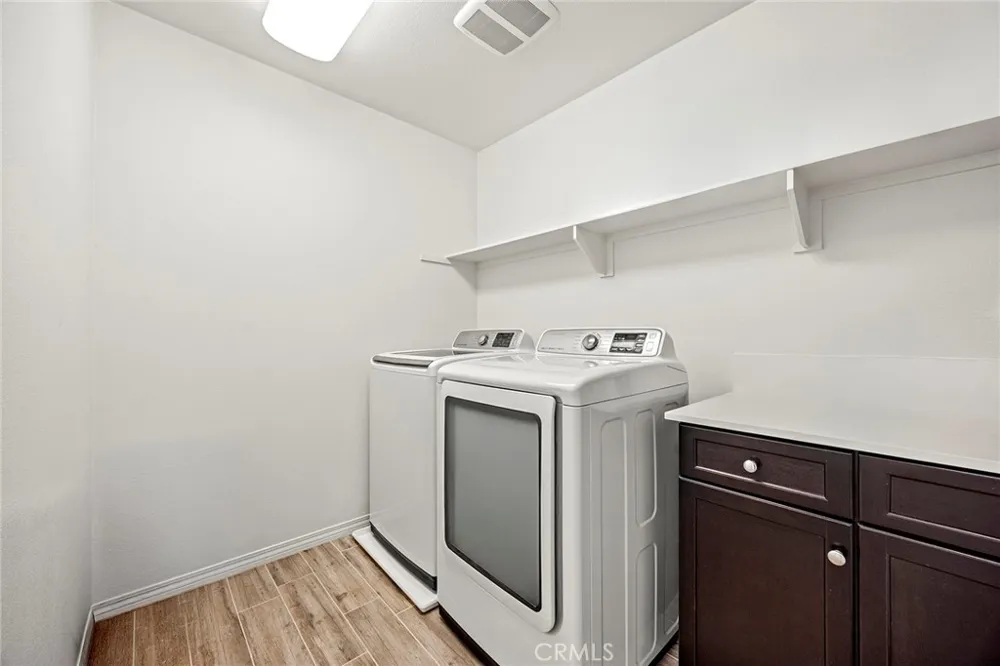 15237 Brookstone Fontana, CA 92336