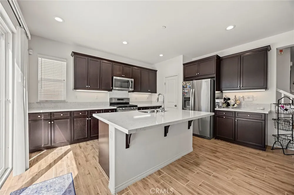 15237 Brookstone Fontana, CA 92336
