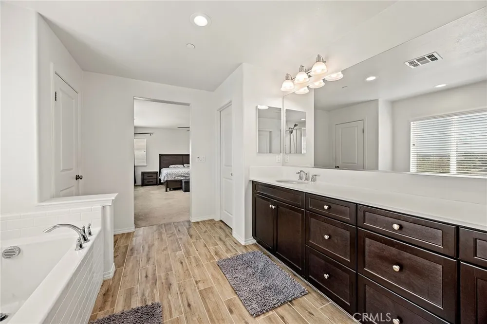 15237 Brookstone Fontana, CA 92336