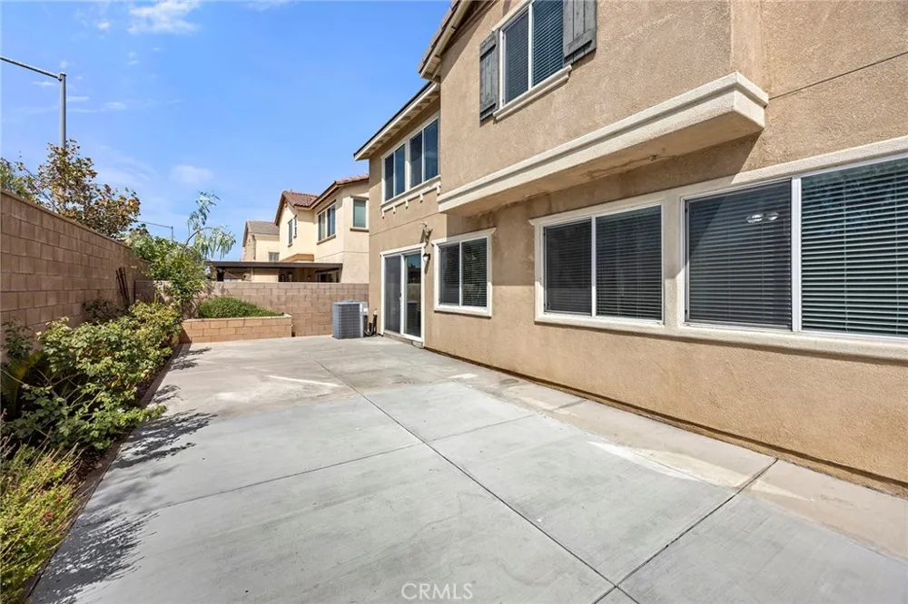 15237 Brookstone Fontana, CA 92336