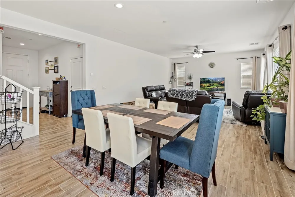 15237 Brookstone Fontana, CA 92336