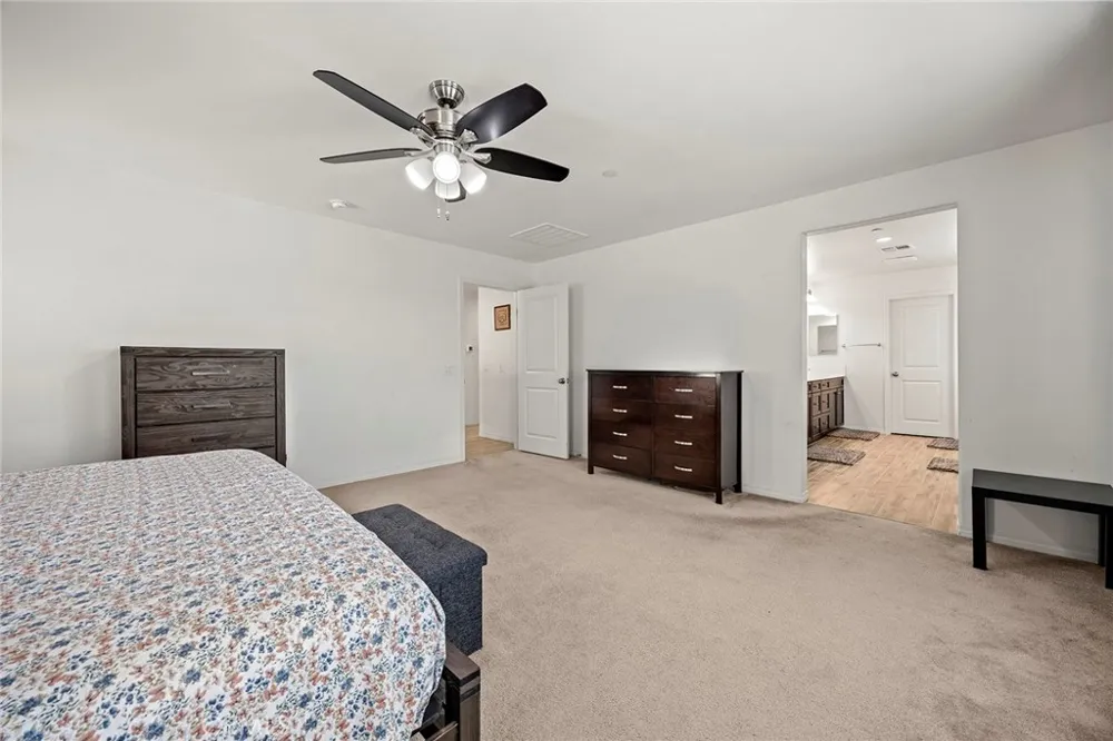 15237 Brookstone Fontana, CA 92336