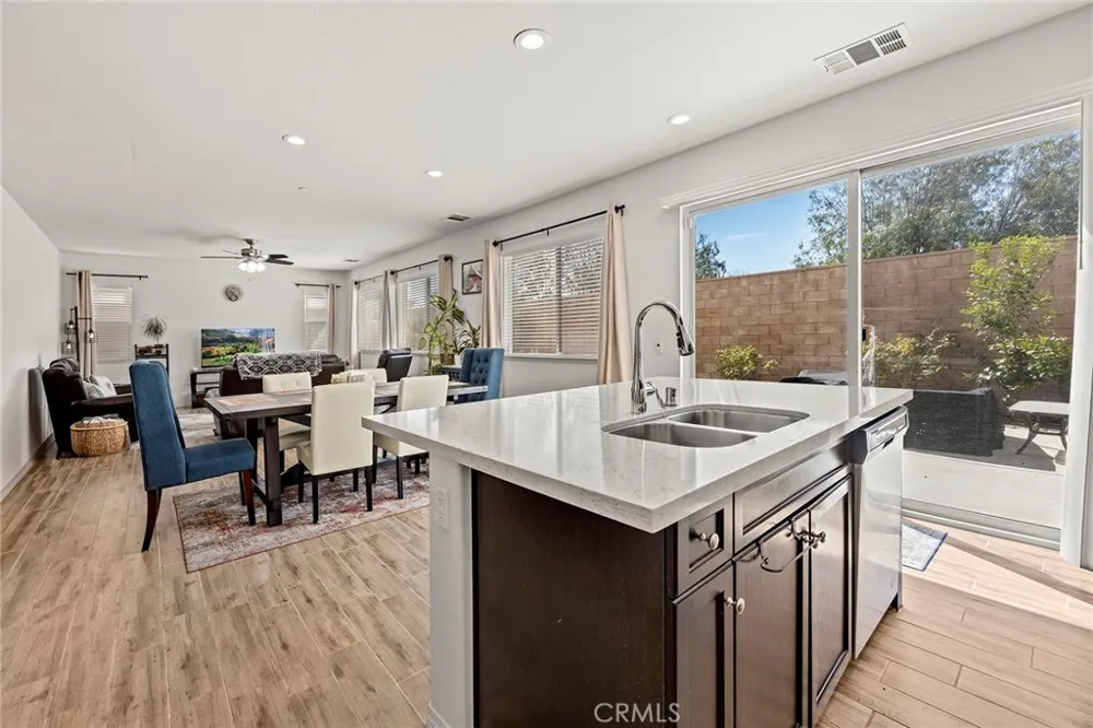 15237 Brookstone Fontana, CA 92336