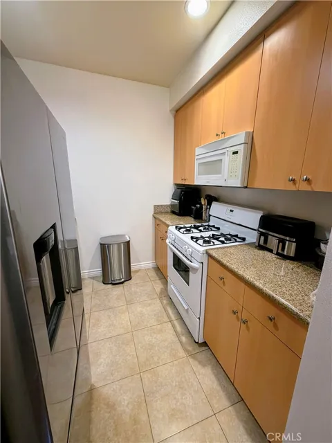 1050 Kingsley #c