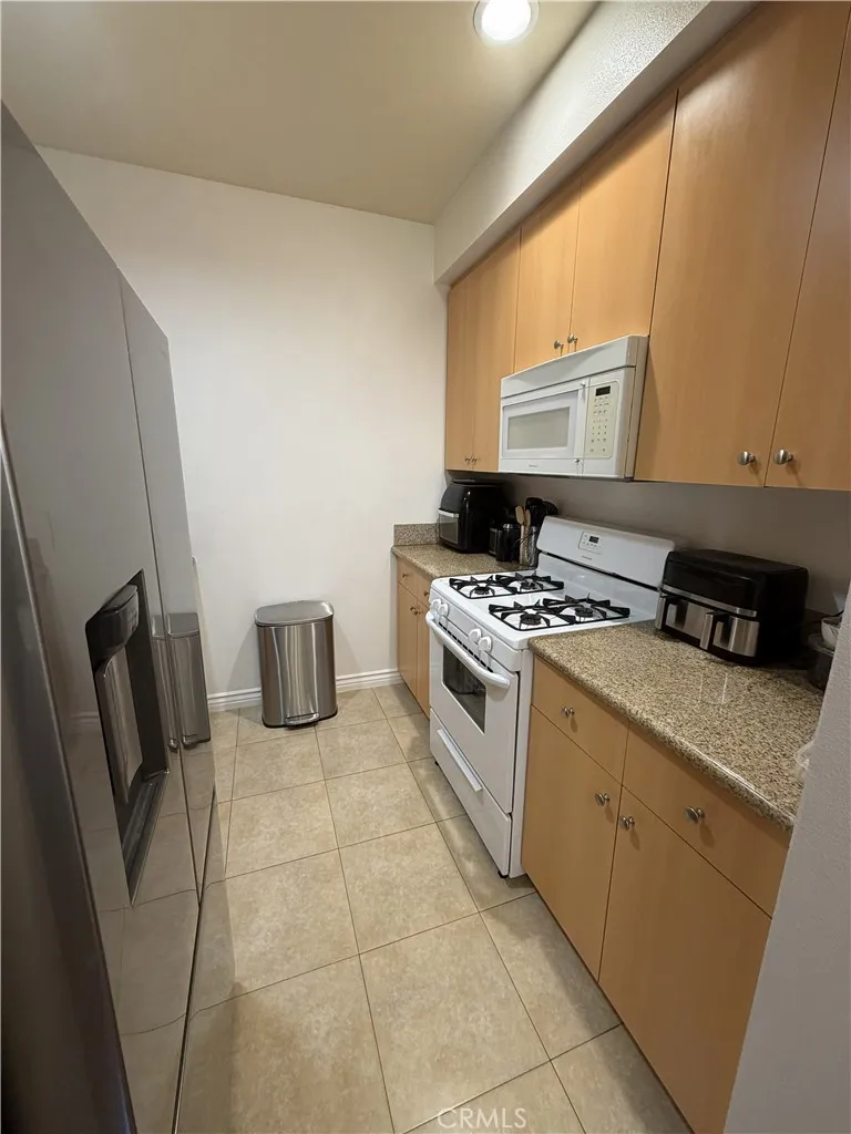 1050 Kingsley #c Hollywood, CA 90029