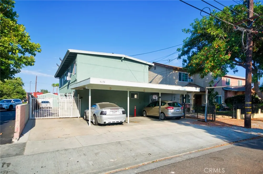 5174 Linden Long Beach, CA 90805