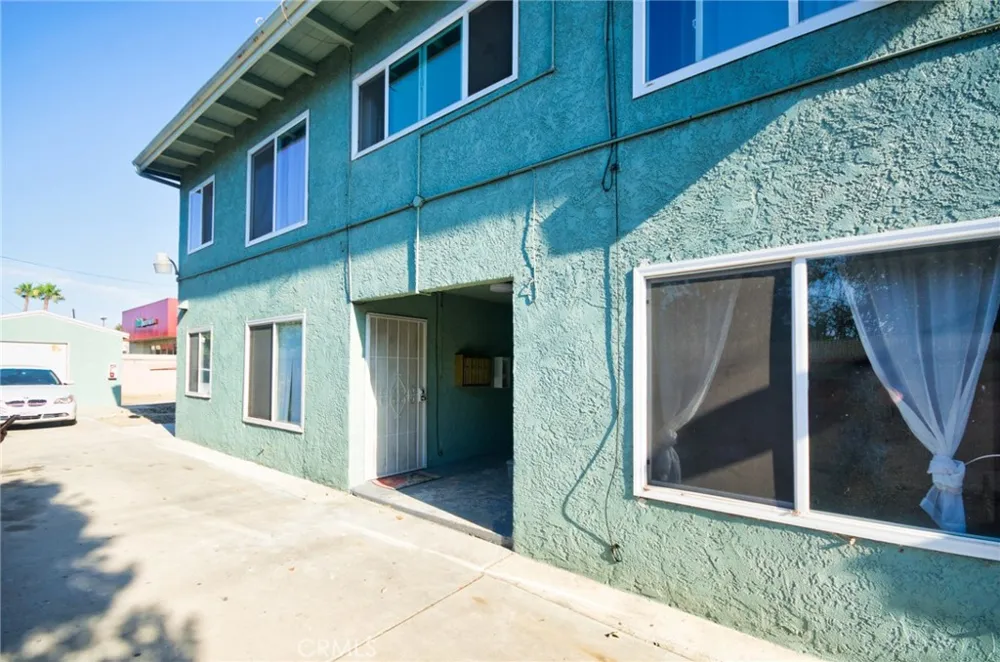 5174 Linden Long Beach, CA 90805