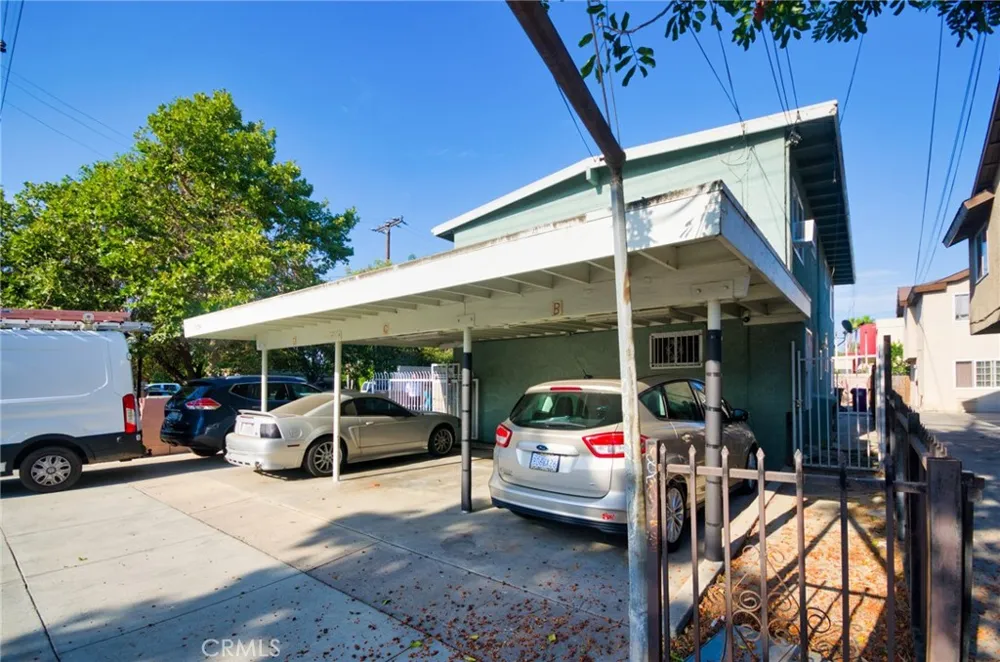 5174 Linden Long Beach, CA 90805