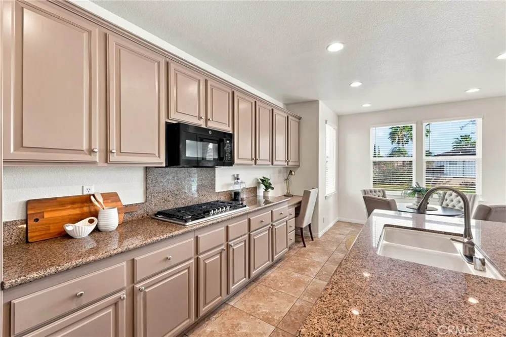 16991 Hidden Trails Riverside, CA 92503
