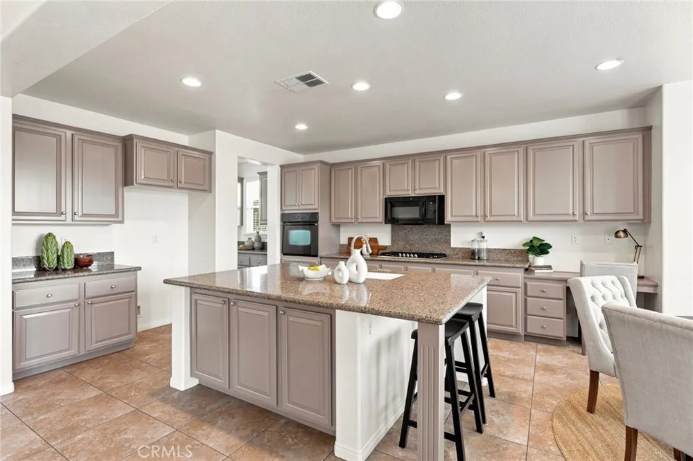 16991 Hidden Trails Riverside, CA 92503