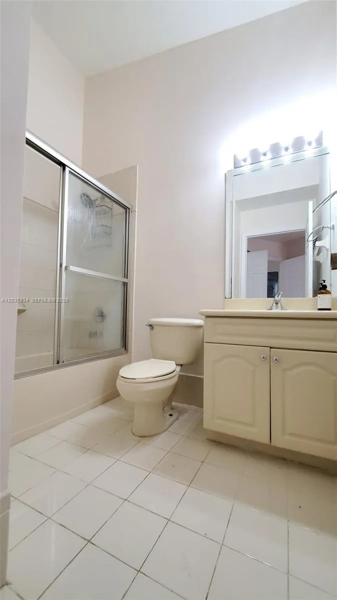 640 NW 79th Ave #202 Pembroke Pines, FL 33024