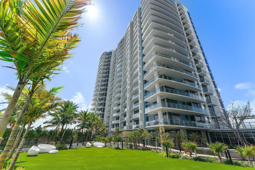 220 Lake Shore Drive #1219 Lake Park, FL 33403