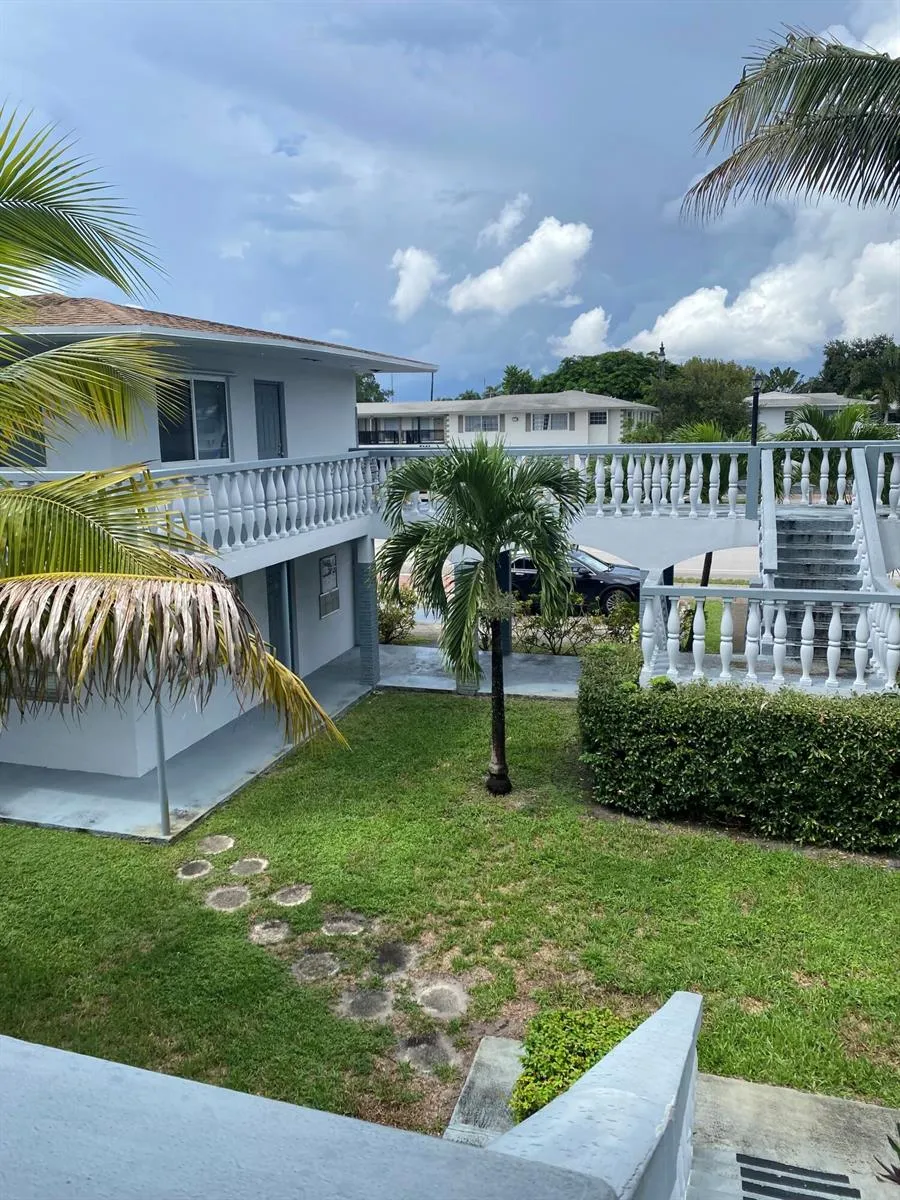 5112 HOLLYWOOD BOULEVARD #25 Hollywood, FL 33021