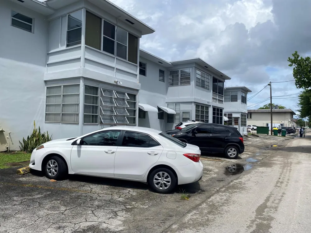 5112 HOLLYWOOD BOULEVARD #25 Hollywood, FL 33021