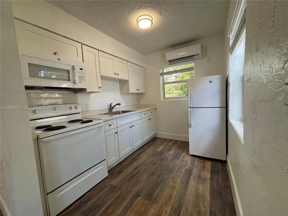 1821 Thomas St #6 Hollywood, FL 33020
