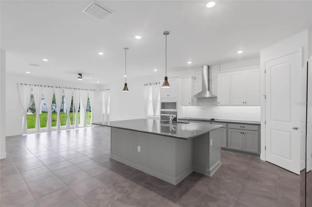 4518 LIONS GATE AVENUE Clermont, FL 34711