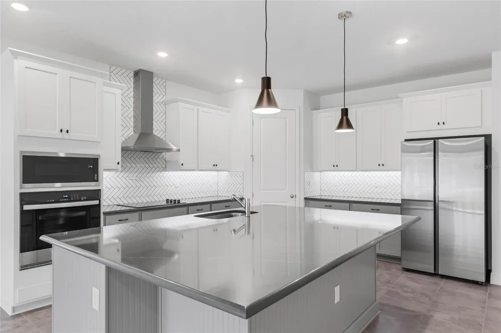 4518 LIONS GATE AVENUE Clermont, FL 34711