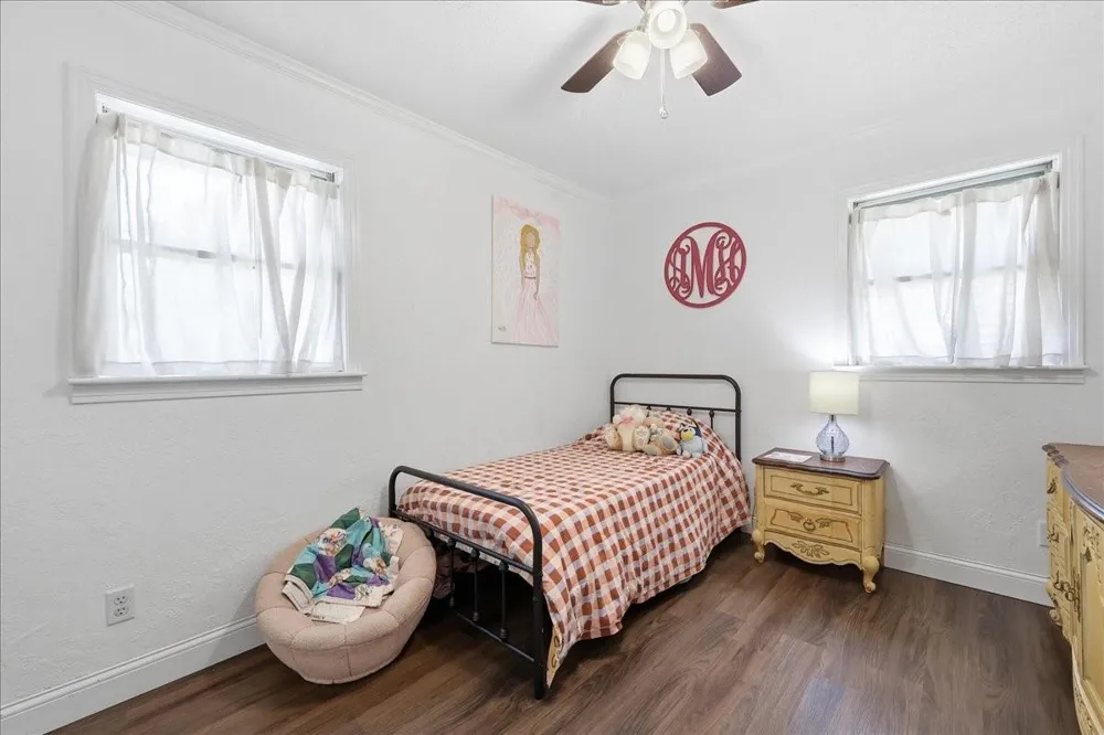 711 S 6th Street Nederland, TX 77627