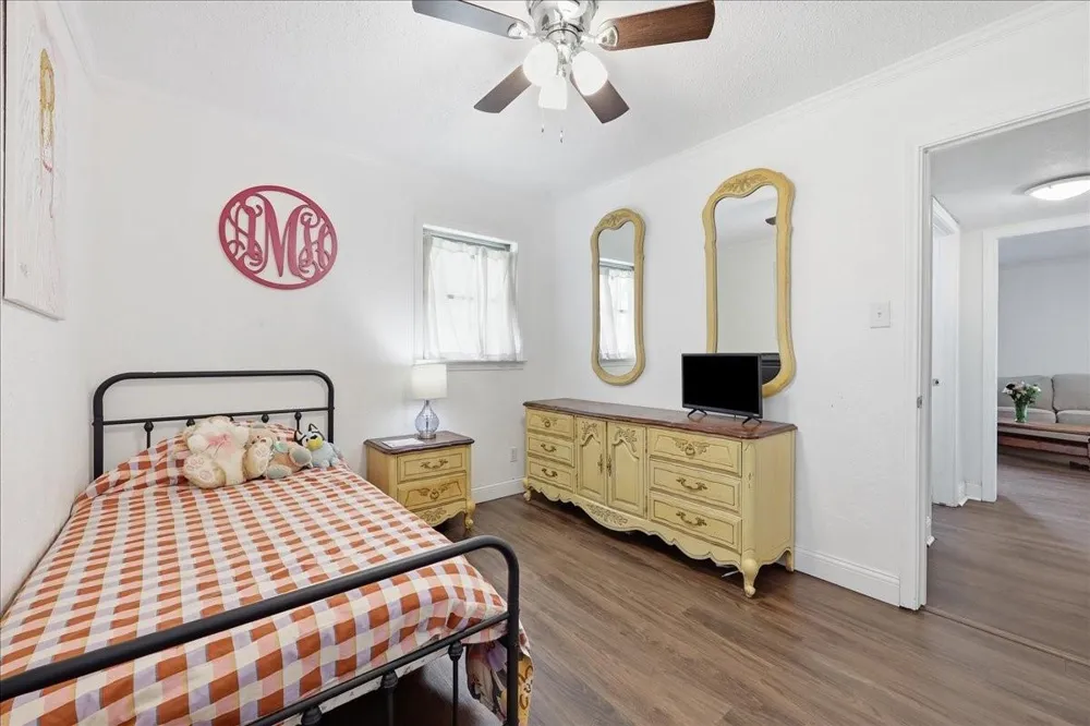 711 S 6th Street Nederland, TX 77627