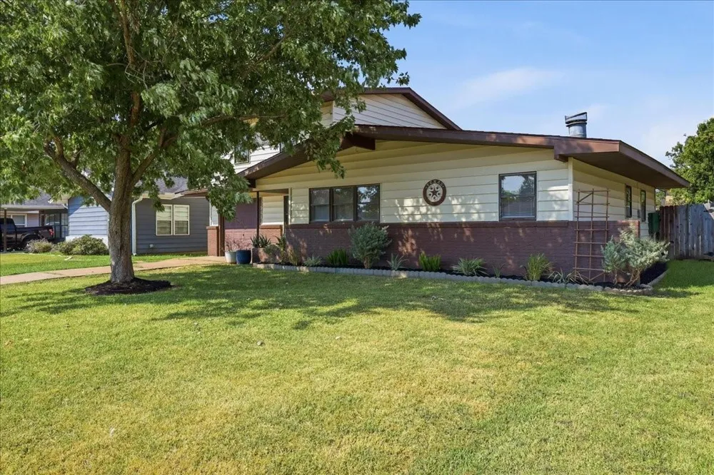 711 S 6th Street Nederland, TX 77627
