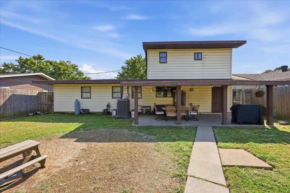 711 S 6th Street Nederland, TX 77627