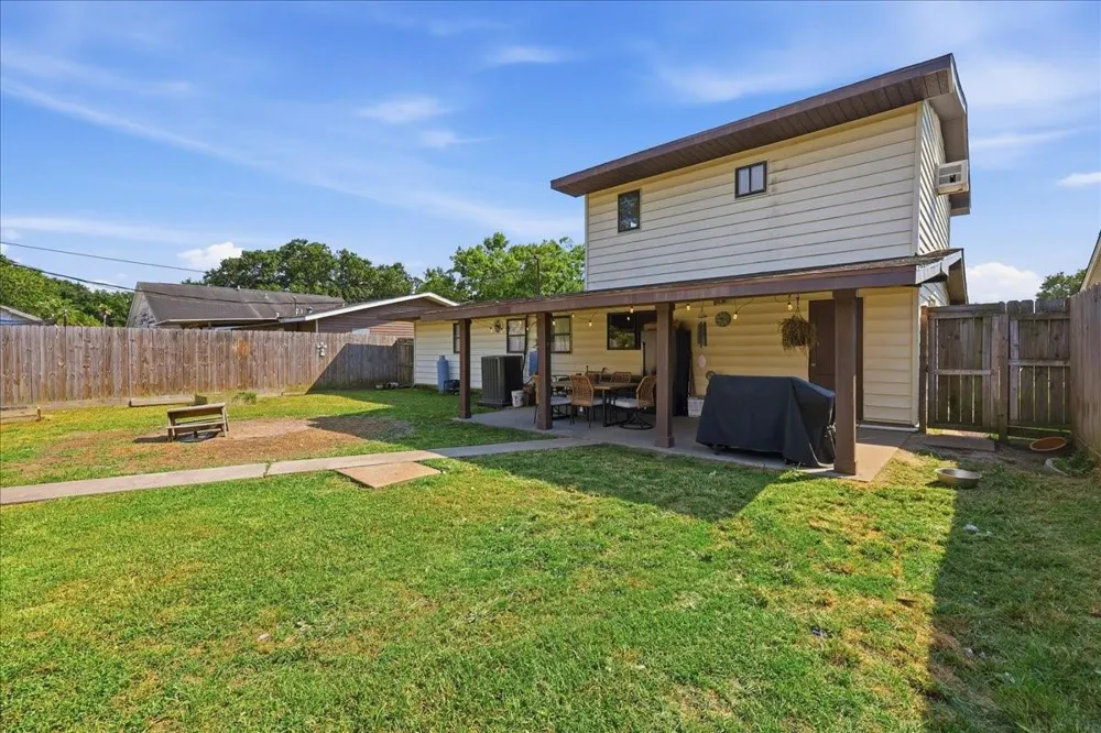 711 S 6th Street Nederland, TX 77627